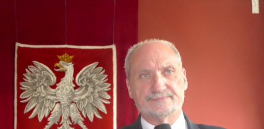 Macierewicz zamówienia w Polsce