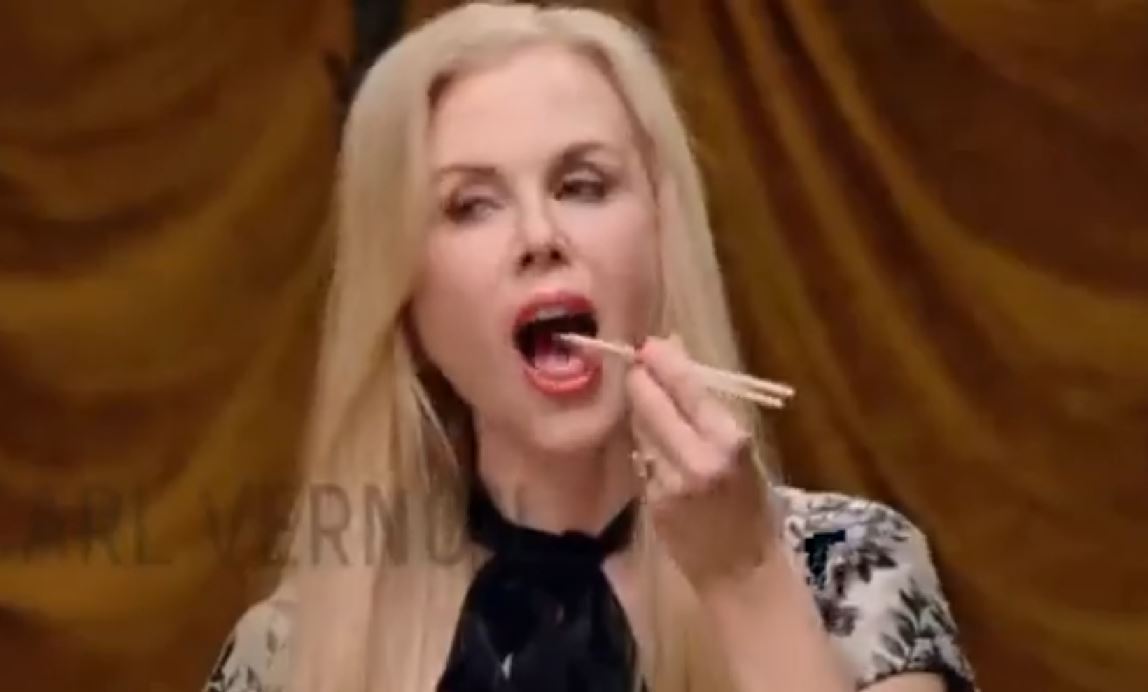 Pranie mózgów w praktyce. Nicole Kidman zajada się… robalami [WIDEO]