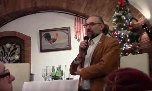 Zadyma na spotkaniu KODu! Broniący „wolnych mediów” atakują kamerzystę!