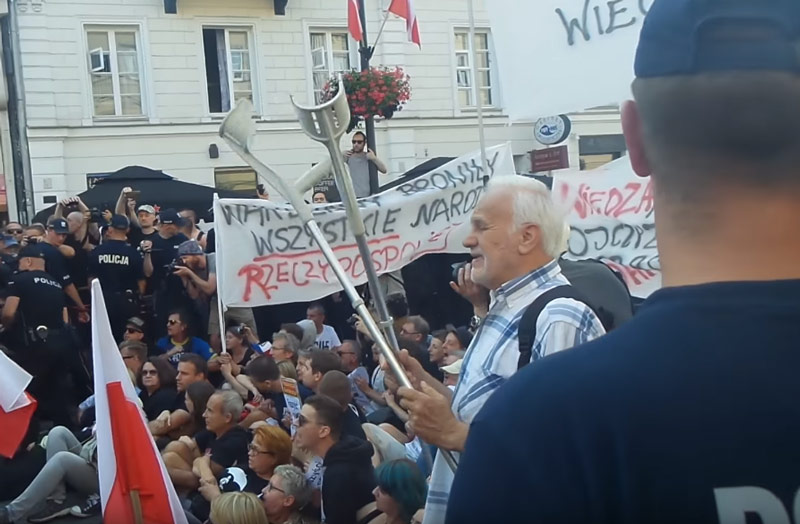 Skrajna lewica przygarnięta przez warszawską uczelnię. Wcześniej przeszkadzało sąsiedztwo ONR