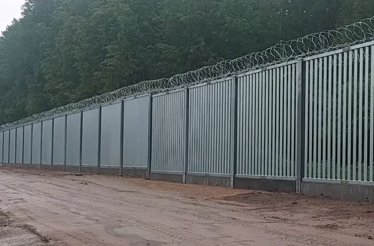 Przeszło 185 km długości, 49 tysięcy ton stali. Mur na granicy polsko-białoruskiej gotowy