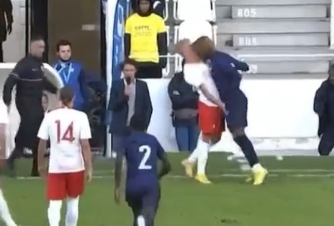 Kwiat francuskiej młodzieży w akcji. Bandyckie zachowanie w meczu z Polską i przerwany mecz [WIDEO]