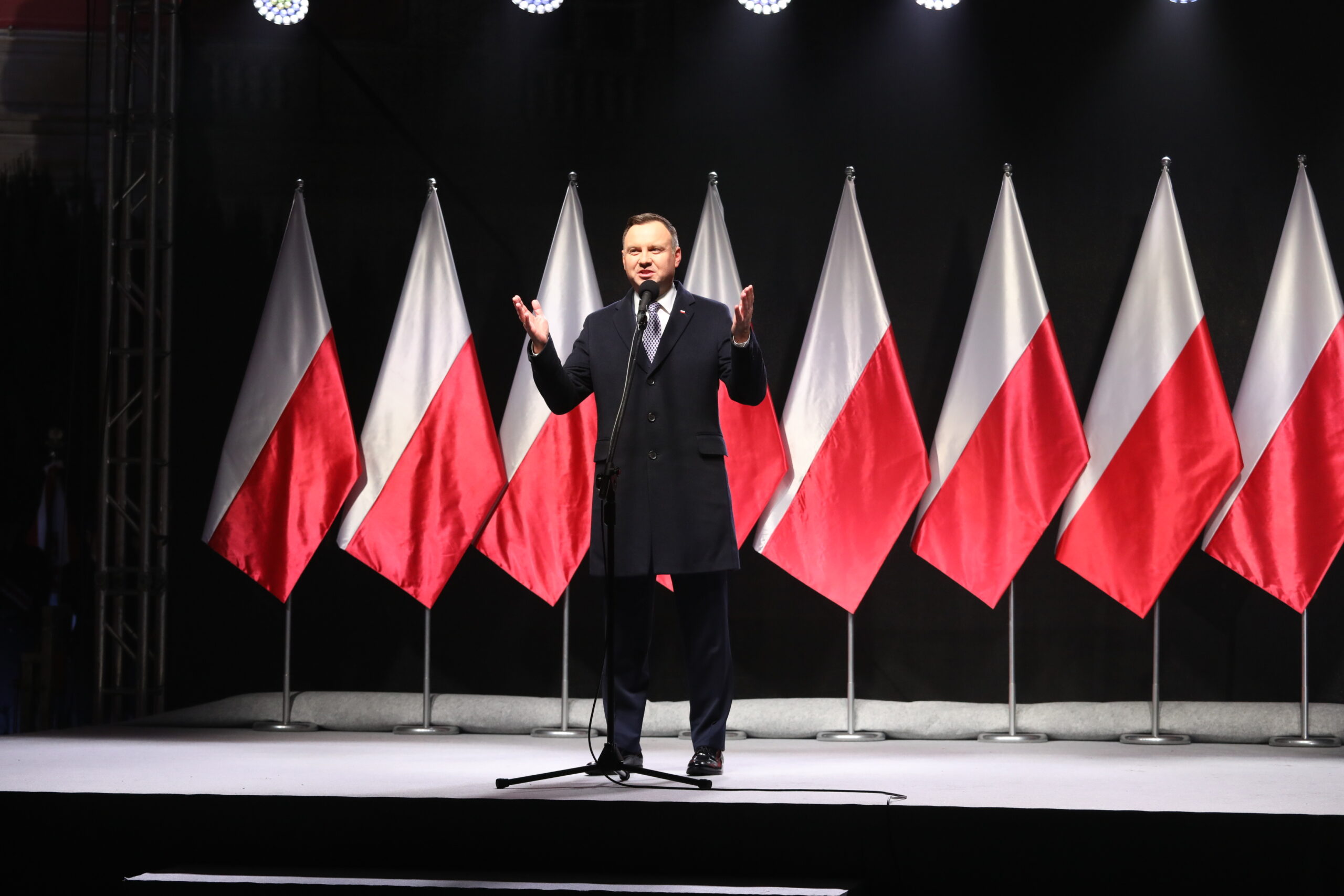 Pseudointeligenckie wpisy opozycji z Prezydentem w Tle.