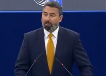 Balázs Hidvéghi po polsku w Parlamencie Europejskim: Sprzeciwiam się ciągłym atakom na Polskę [WIDEO]