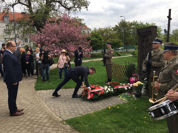 Dziś 103. rocznica ludobójstwa Ormian. Godna postawa ministra Ziobro, oddał hołd pomordowanym przez Turków!