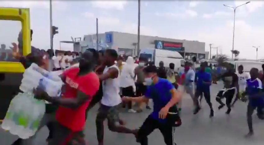 Mieszkańcy żyją w strachu. Niebezpieczeństwo czycha przed domem.