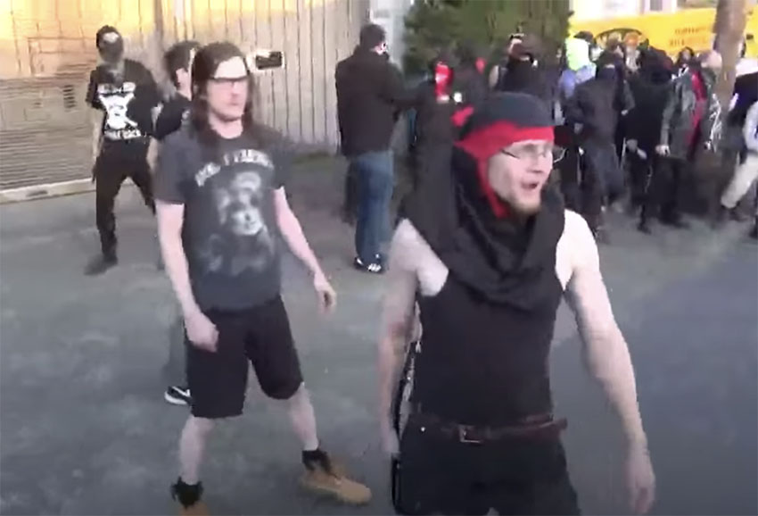 „Trzeba połamać im ręce!” Antifa grozi polskim patriotom na łamach Onetu należącego do Axel Springer