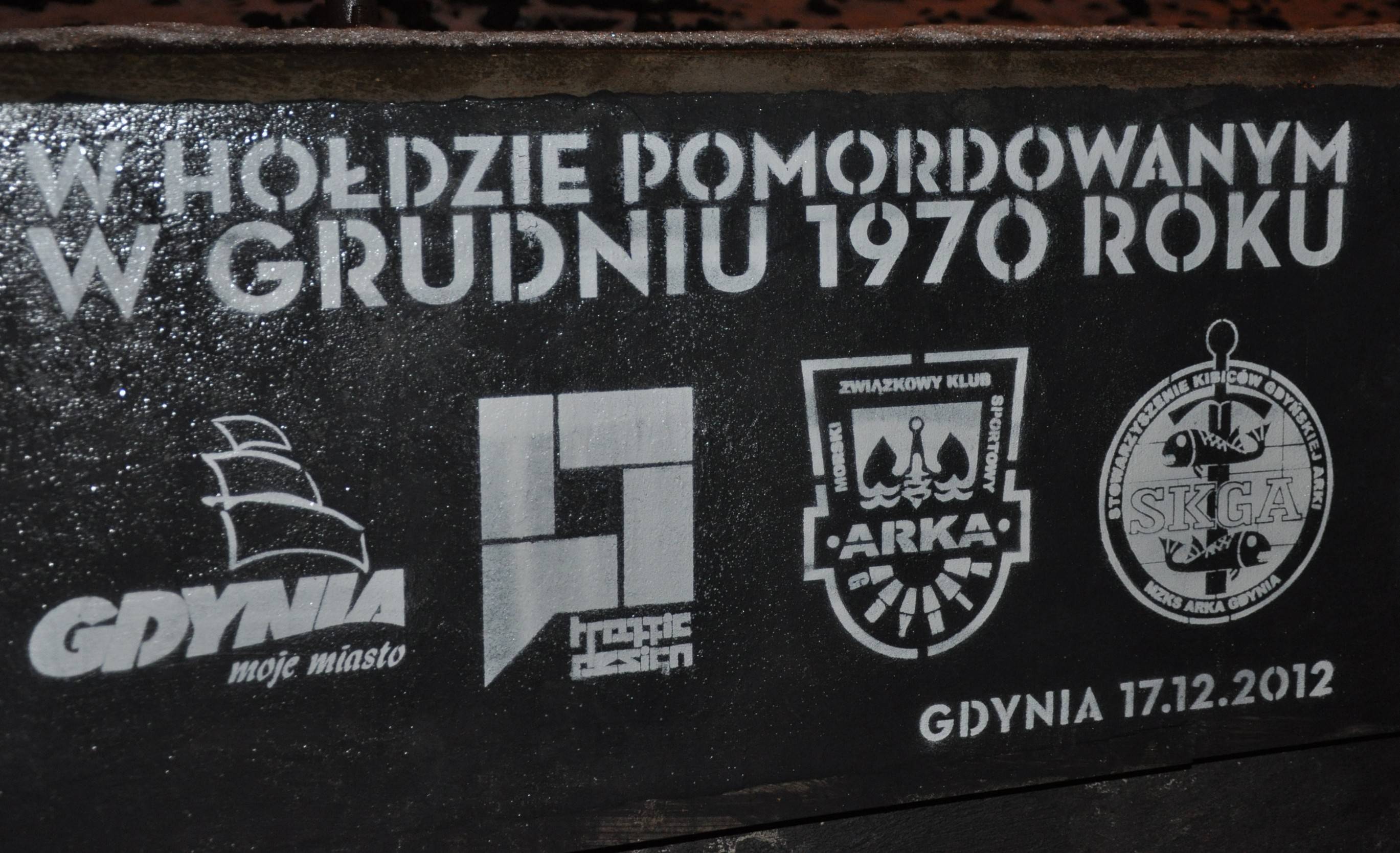 W hołdzie pomordowanym w grudniu 1970, za: arkowcy.pl