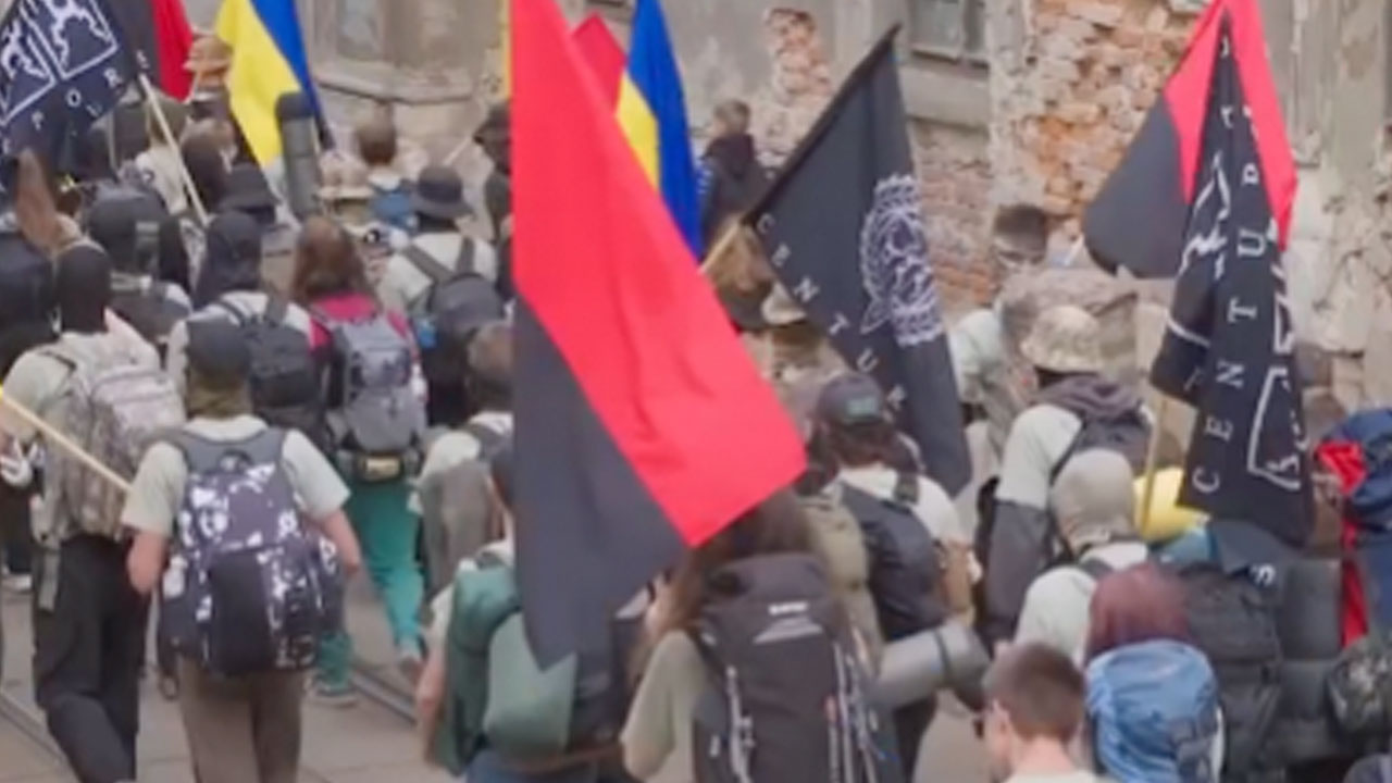 SZOK! Marsz banderowców we Lwowie. Prawda, o której w Polsce się milczy! [WIDEO]