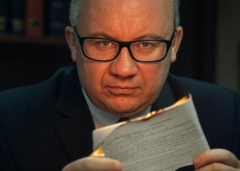 Bezprecedensowe łamanie praworządności w Polsce – analiza prawna działań rządu Donalda Tuska