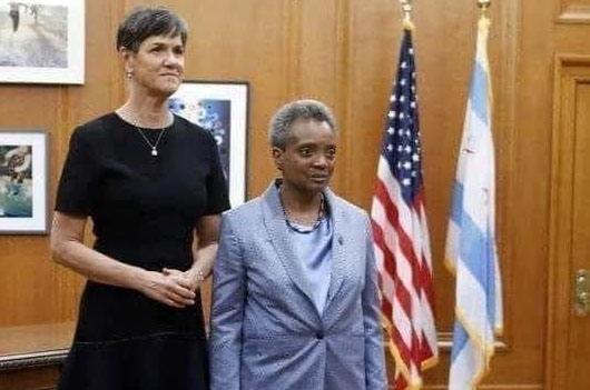 To burmistrz Chicago z żoną. Razem wychowują córkę. Wczoraj usunęła z Chicago pomniki Krzysztofa Kolumba