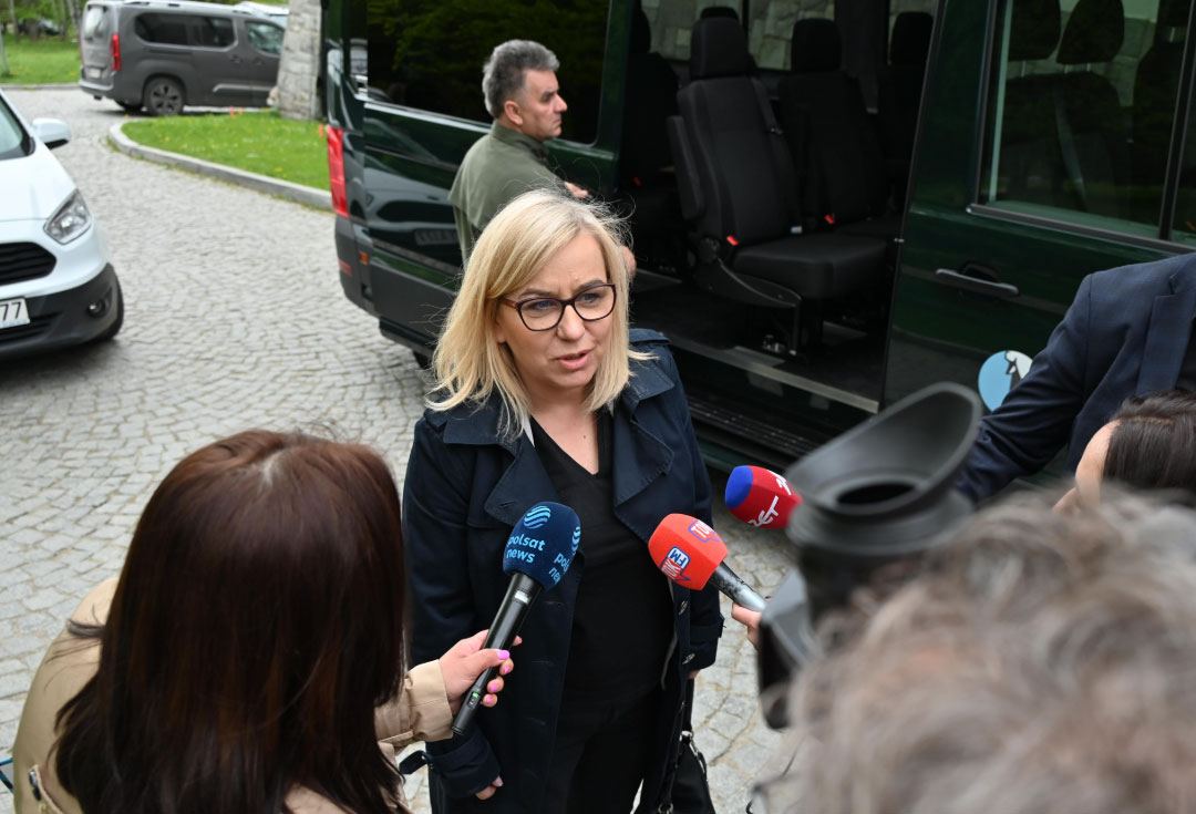 Kompromitacja pomysłu Hennig-Kloski. Drogo, pusto, kompromitująco. Fiasko elektrycznych busów w Tatrach jako symbol marnotrawstwa pieniędzy