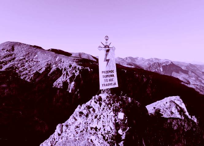 Krzyż na Giewoncie zdewastowany przez feministki z czarnego protestu!