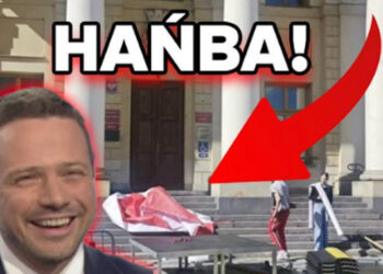 I co teraz, panie Trzaskowski? Biało-czerwona na wiecu – po wszystkim rzucona na schody jak śmieć!