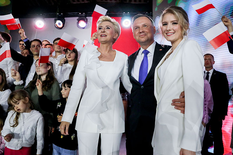 Znów opozycja dostaje po głowie. Kinga Duda zostaje w Polsce i rozpoczyna aplikację – a tyle atakowali…