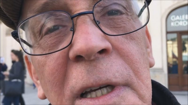 AGRESJA „OBROŃCÓW DEMOKRACJI” „w obronie” Mateusza Kijowskiego. Policja bierna.