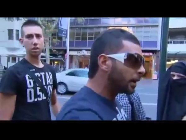 Zobacz reakcję muzułmanów na facetów przebranych za muzułmanki [WIDEO]