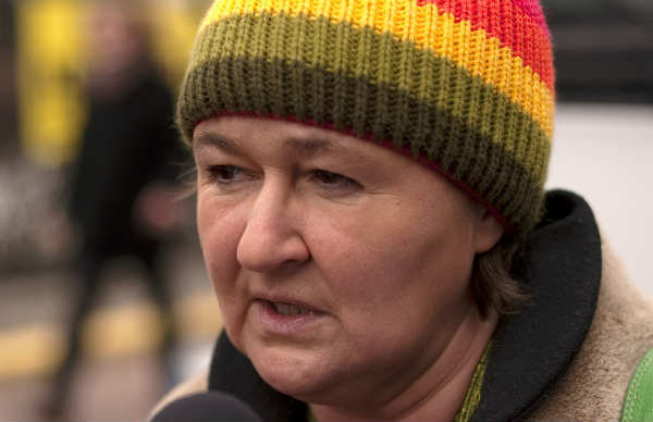 Magdalena środa o polskich żołnierzach: „Pokraczne czołgi, falliczne karabiny, sztywni chłopcy w sztywnych mundurach, kretyński krok defiladowy”