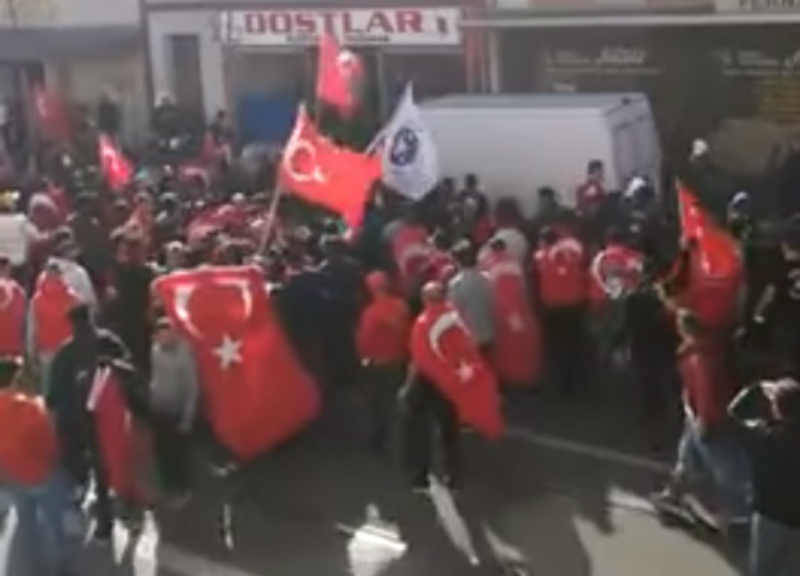 Muzułmanie maszerujący w Niemczech krzyczą: „Z pomocą Allaha was podbijemy!”